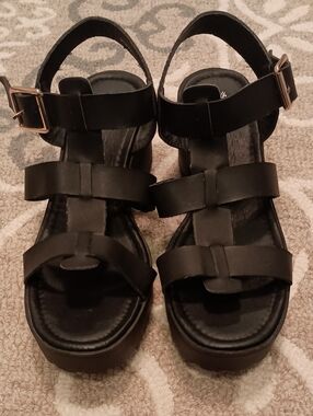 Black Strappy Women's Platform Sandals with Adjustable Buckle